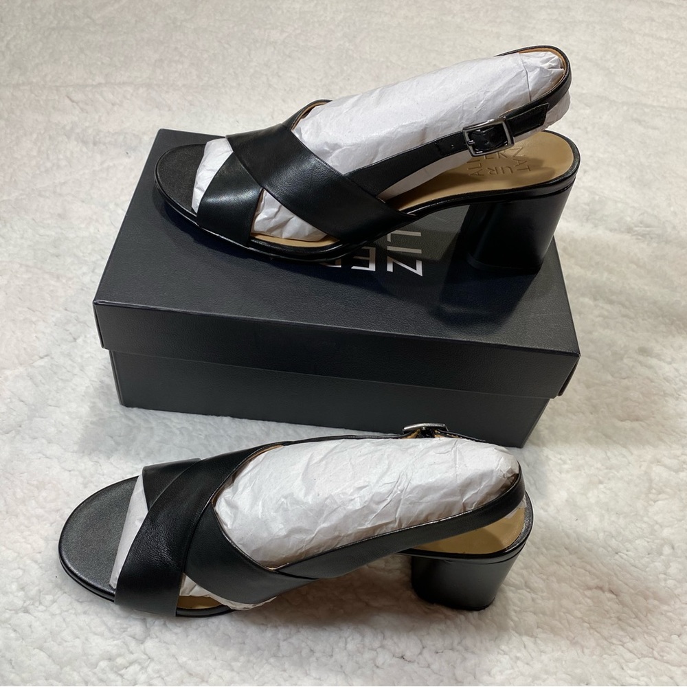 Woman’s Naturalizer Dress Shoes, Black, Size 8 Narrow - Picture 3 of 9